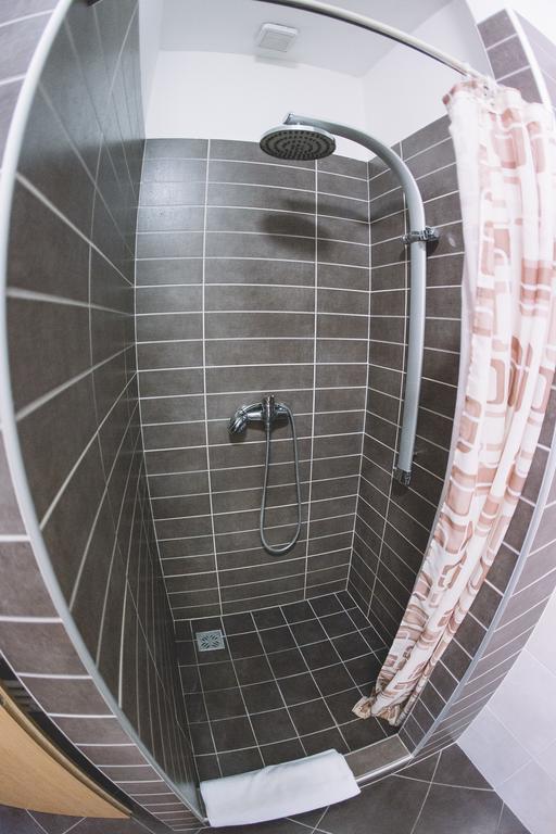 Central Apartman Шопрон Екстер'єр фото