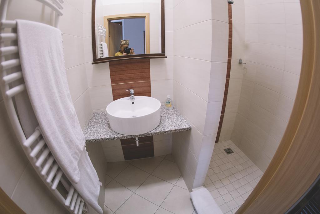 Central Apartman Шопрон Екстер'єр фото