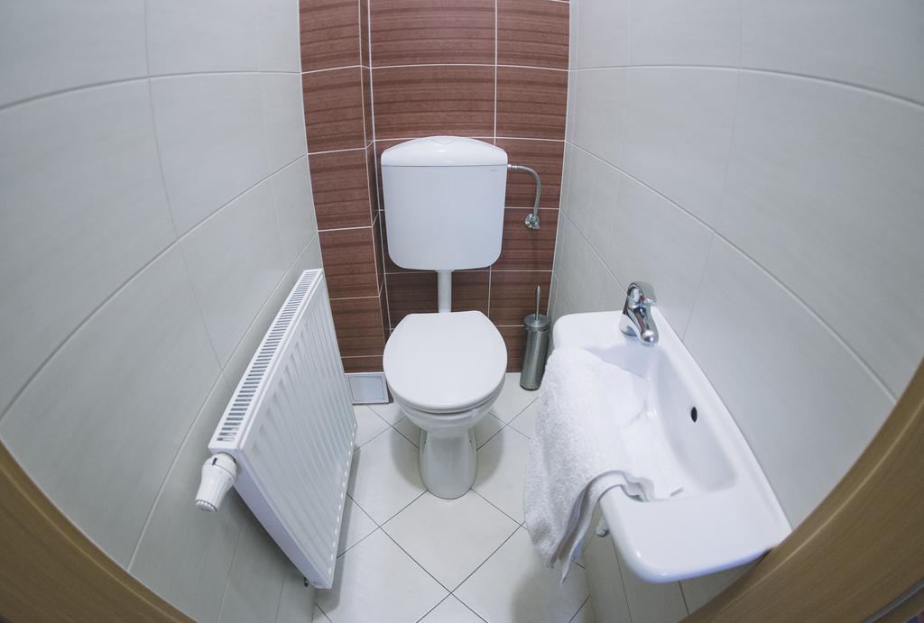 Central Apartman Шопрон Екстер'єр фото