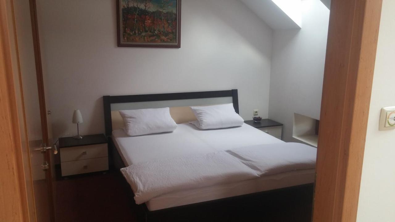 Central Apartman Шопрон Екстер'єр фото
