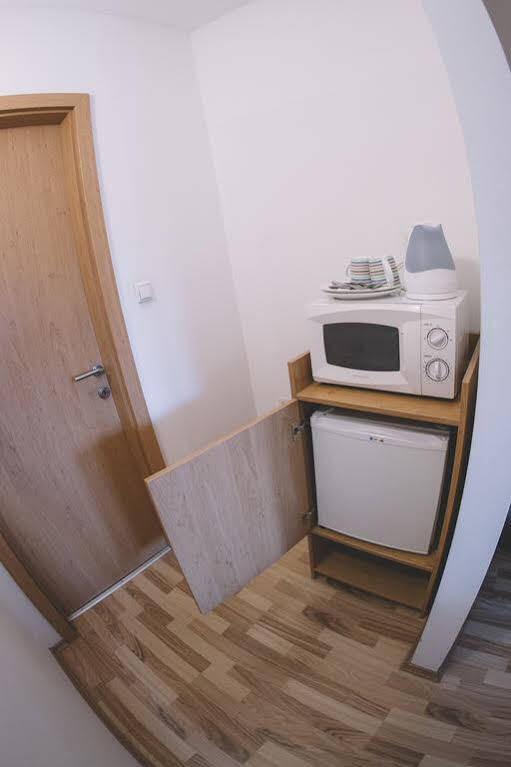 Central Apartman Шопрон Екстер'єр фото