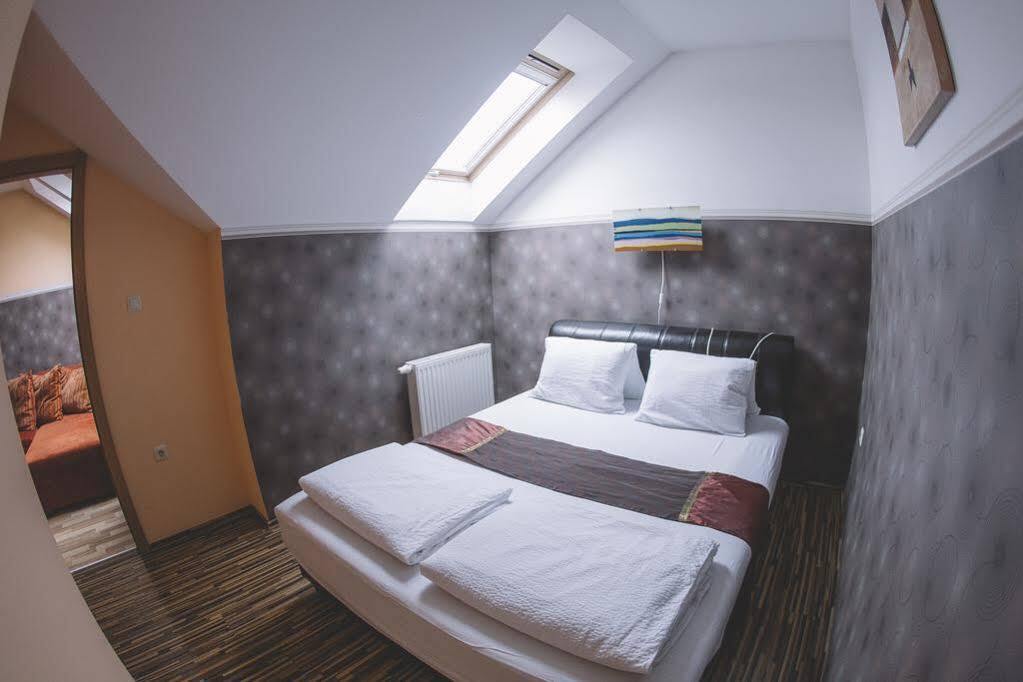 Central Apartman Шопрон Екстер'єр фото