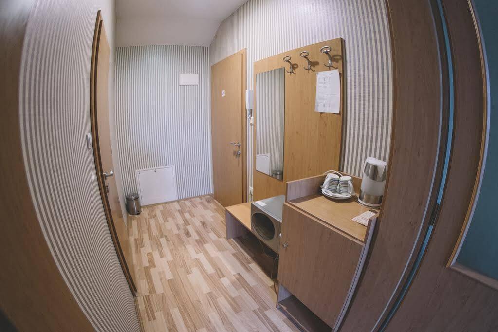 Central Apartman Шопрон Екстер'єр фото